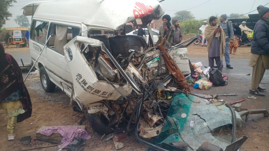 جھنگ میں فیصل آباد روڈ پر بھیانک ٹریفک حادثہ، 9 مسافر جاں بحق